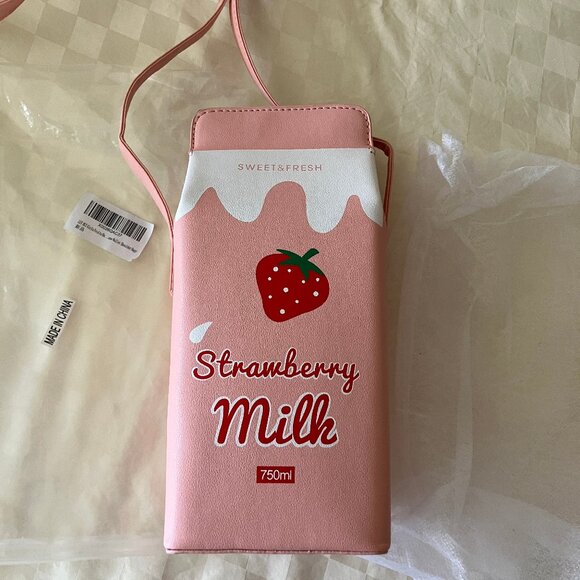 LUI SUI Girl's Fruits one Wallet Shoulder Pink Bag Strawberry Milk Size 4x10x3,5 - Picture 1 of 13